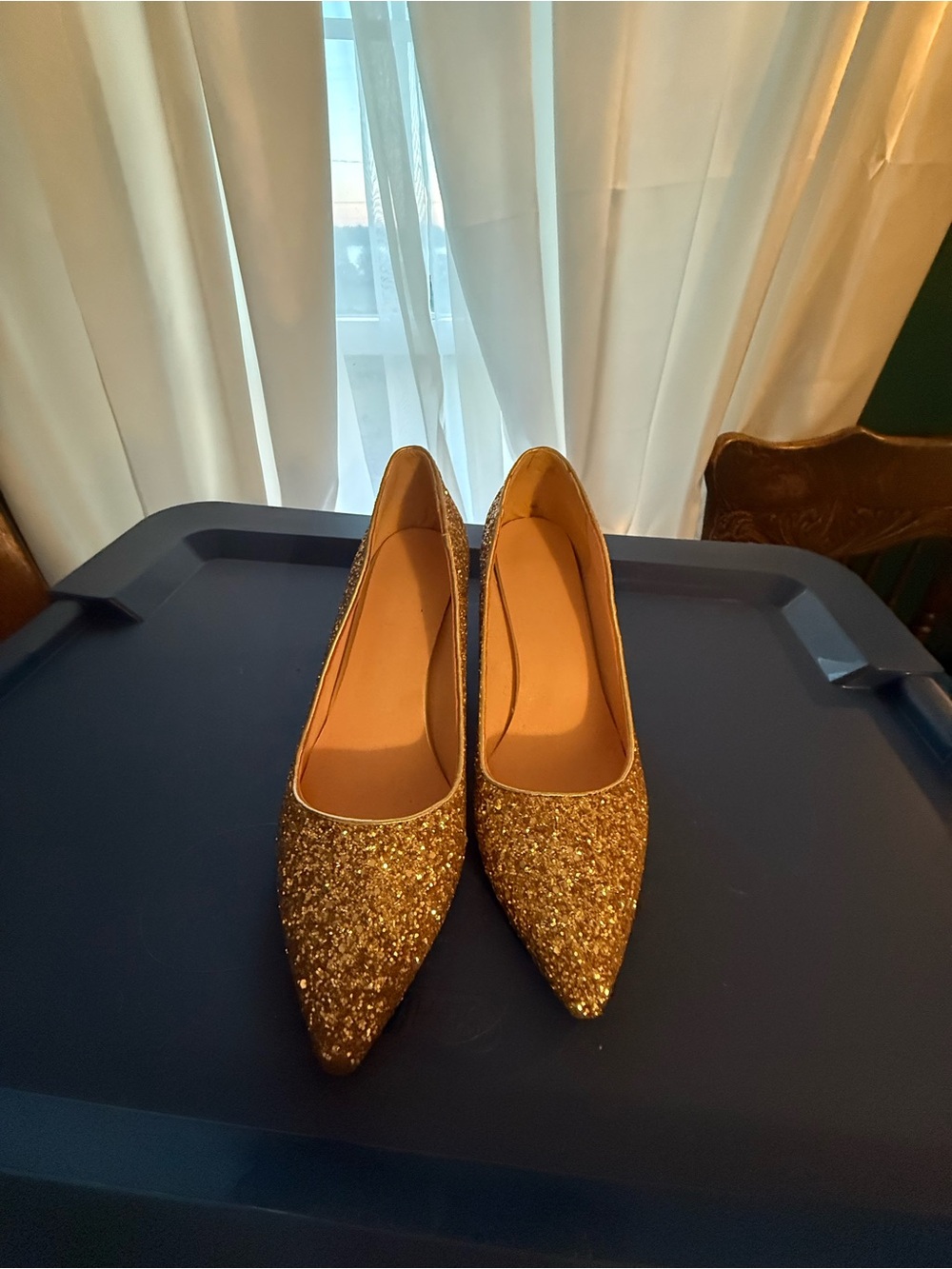 Gold Glitter Pointed-Toe Women’s Pumps
